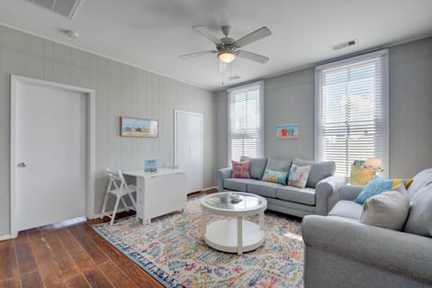 East End Apartment • King Bed • Pet-Friendly