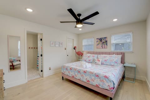 Flamingos on 45th - Carriage House - Cute and Cozy