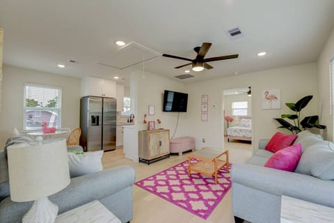 Flamingos on 45th - Carriage House - Cute and Cozy