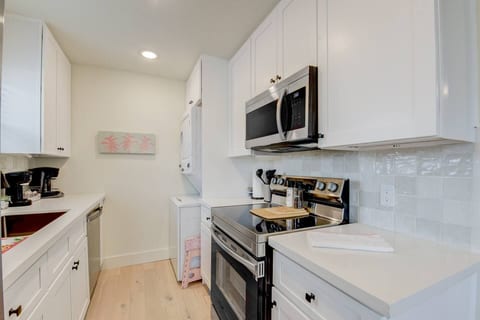 Flamingos on 45th - Carriage House - Cute and Cozy