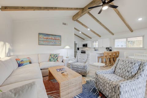 Bayfront Escape • Kayaks, Decks & 2 King Beds