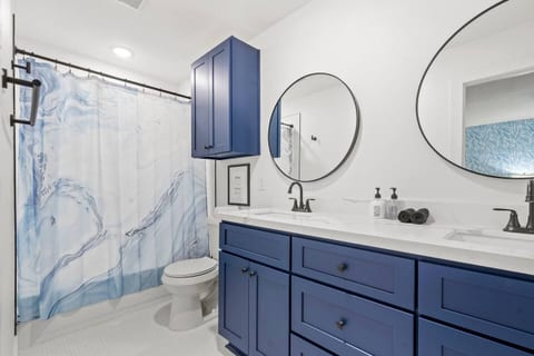 Sapphire • 3 King Beds • Walk to Beach • East End