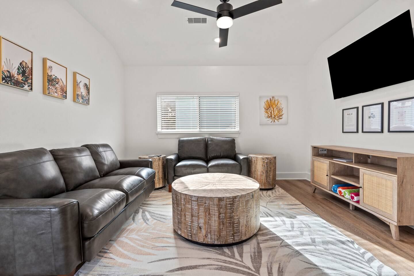 Island Gems - Gold • King Beds • Walk to Beach