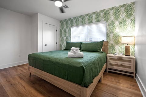 Emerald • 3 King Beds • Walk to Beach • East End