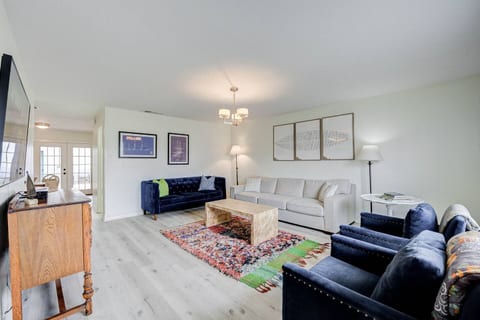 Family Beach Condo • King Bed & Bunk Room