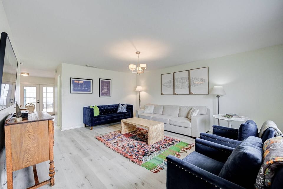 Family Beach Condo • King Bed & Bunk Room - Galveston