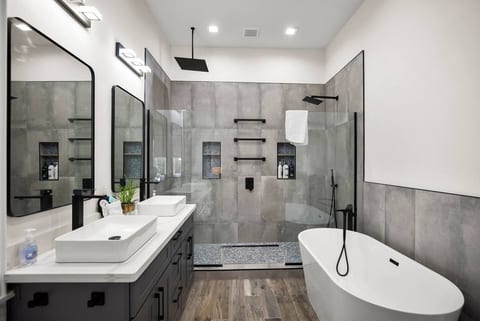 Historic East End Home•3 King Beds•Pet-friendly