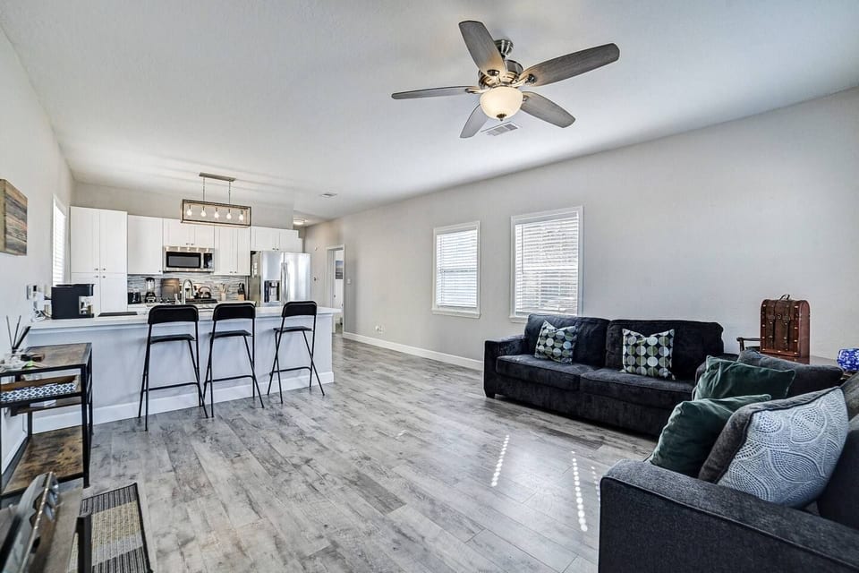 Bayou Bungalow • Porch, Yard, & 2 Baths - Galveston