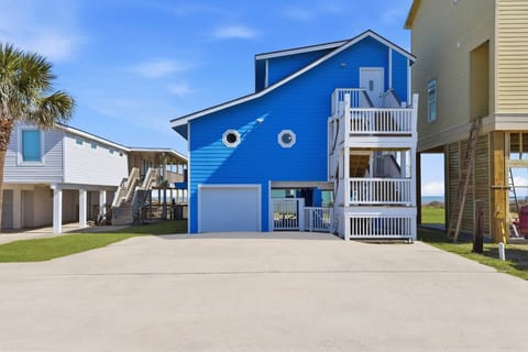 Beachfront Family Retreat | Steps to Sand