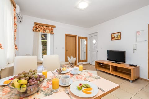 Apartments Mihaela - Unit 47025-61