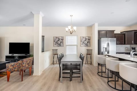 5BR Modern Comfort Spacious Home