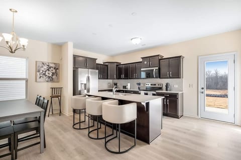 5BR Modern Comfort Spacious Home