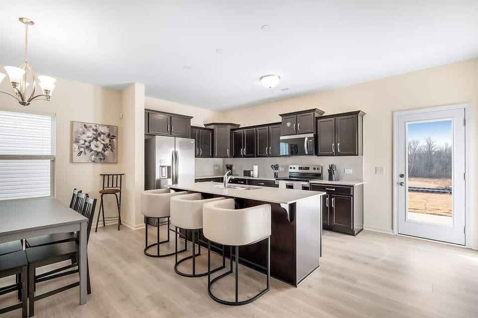 Casa Spaziosa e Moderna con 5 Camere da Letto - Greensboro
