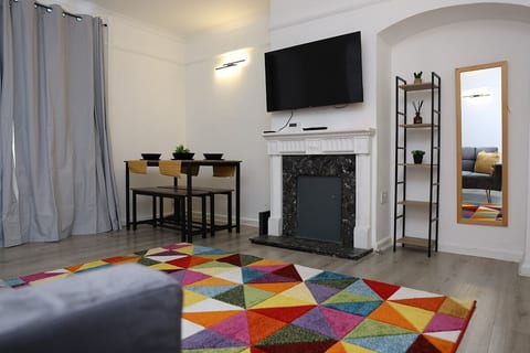 Becontree Retreat - Entire Home