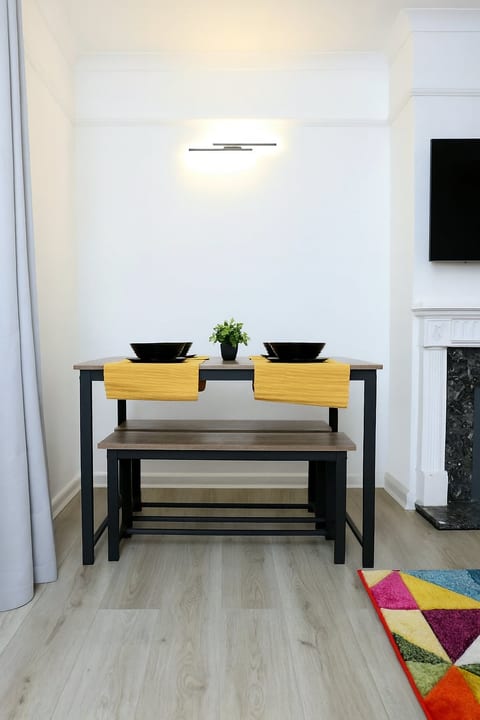 Becontree Retreat - Entire Home
