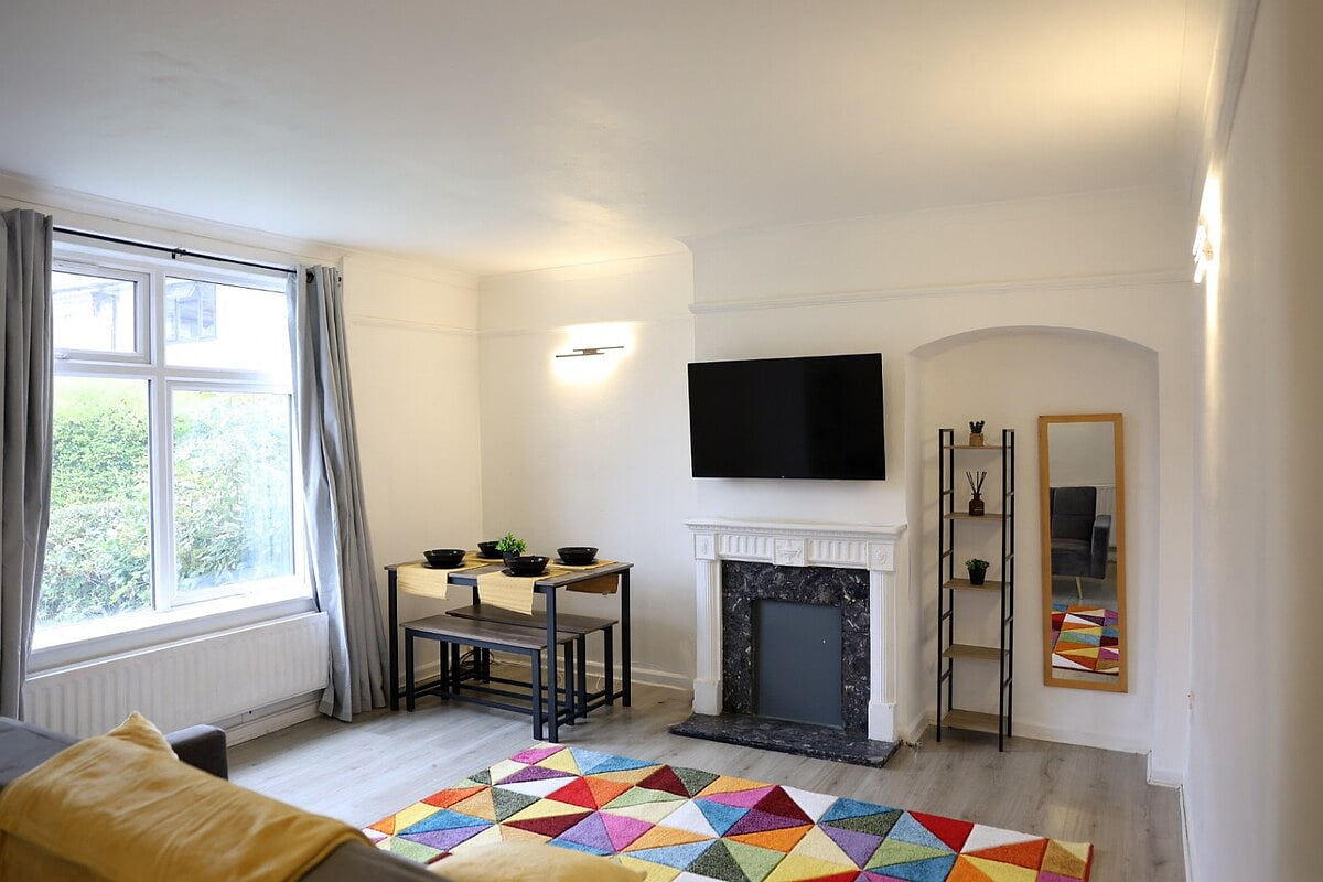 Becontree Retreat - Entire Home image 1