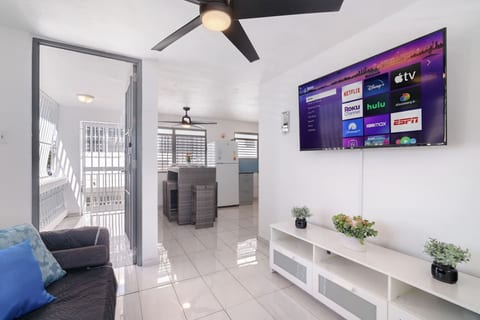 Casa Juno Grand Modern - 3 Bedroom - Walk to Beach