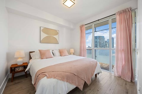 Stylish Downtown Condo w/ City Views Near CN Tower image 3