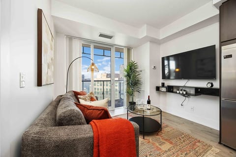 Stylish Downtown Condo w/ City Views Near CN Tower image 5