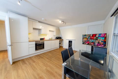 Ipswich City Centre Stay – 2BR 2BATH Flat for 6 Guests