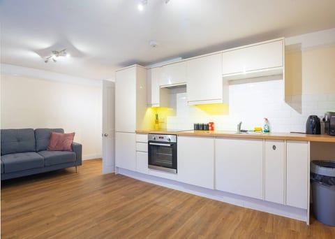 Ipswich City Centre Stay – 2BR 2BATH Flat for 6 Guests