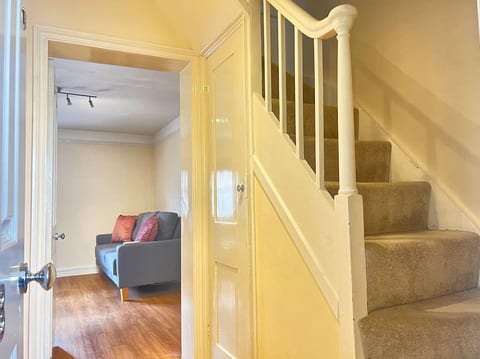 Ipswich City Centre Stay – 2BR 2BATH Flat for 6 Guests