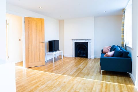Charlotte House: Prime Location Urban Nest – 2BED 2BATH