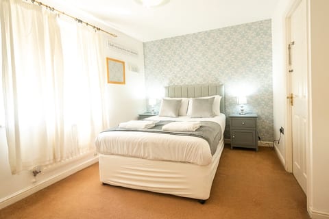 Group Retreat: Perfect Home with FREE Parking