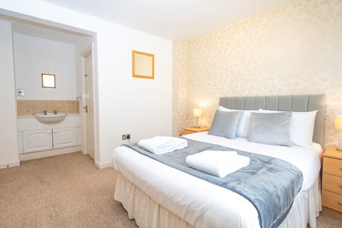 Group Retreat: Perfect Home with FREE Parking