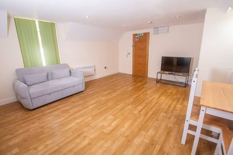 Newly Renovated Sanctuary for 4 in Charlotte House