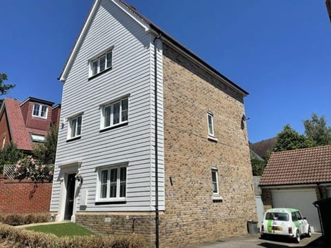 4BR 2BATH Home in Colchester Perfect for Big Group