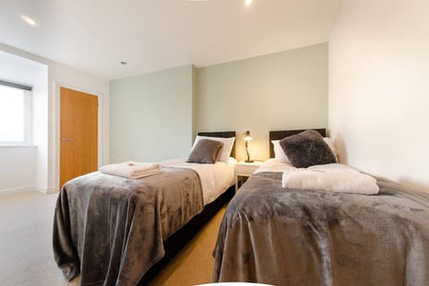 4Bed 2Bath Retreat Perfect for Workers Big Groups