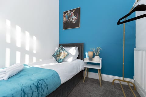 Newly Renovated 3BR House near hospital & uni