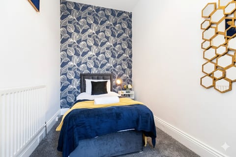 Newly Renovated 3BR House near hospital & uni