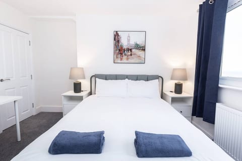 Coastal Charm 1BR Flat near the Sea Street Parking