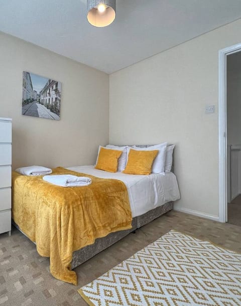 4Bed in Cambridge Sleeps 8 Perfect for Big Groups