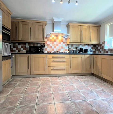 4Bed in Cambridge Sleeps 8 Perfect for Big Groups