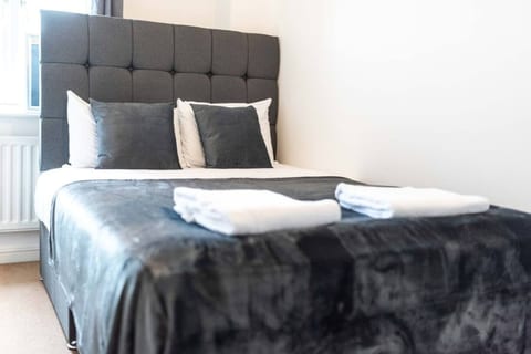 4Bed in Cambridge Sleeps 8 Perfect for Big Groups