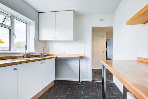 Hull Haven: 4Bed 2Bath with FREE Parking Sleeps 8