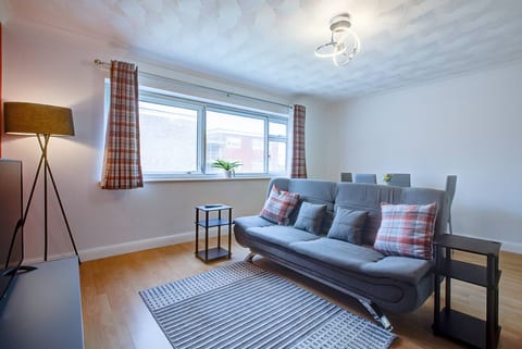 Hull Haven: 4Bed 2Bath with FREE Parking Sleeps 8