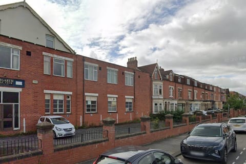 Teeside Comfort: 4 Bed Home for Groups & Families