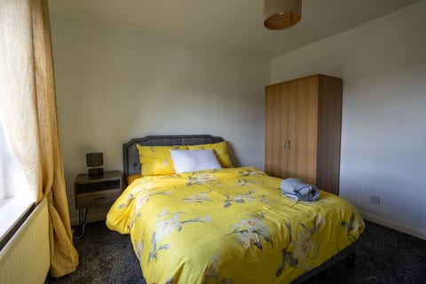 Charming 2BR Maisonette in Carlisle Center