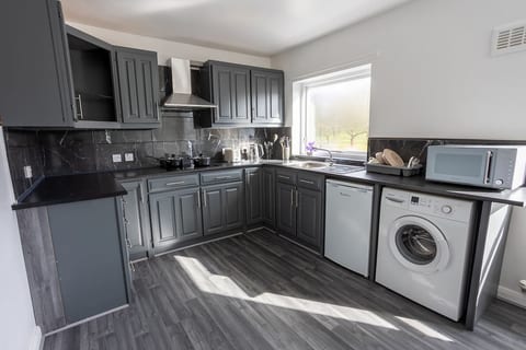 Charming 2BR Maisonette in Carlisle Center