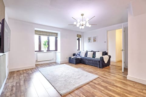 4BR 2BATH House with FREE Parking in Rivenhall