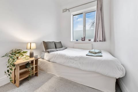 Powder Mill Retreat - 2BR Modern Flat for 4