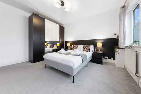 Powder Mill Retreat - 2BR Modern Flat for 4