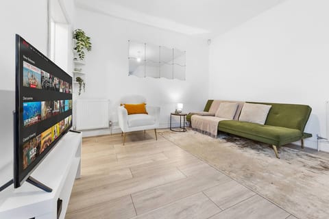 Powder Mill Retreat - 2BR Modern Flat for 4