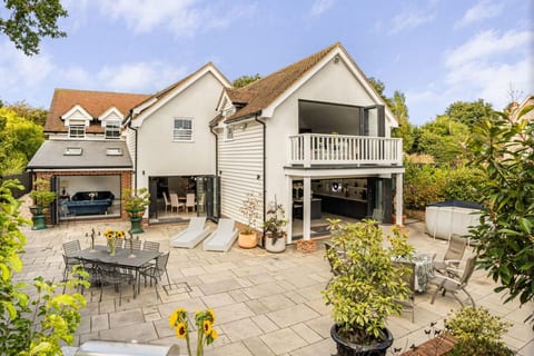 Mayrose House: 6BR 4BATH Luxe Spacious Retreat