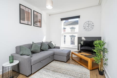 Gloucester Street Nest - 3BR Flat for 7 Guests