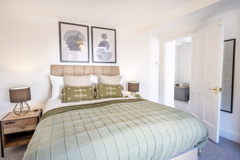 Gloucester Street Nest - 3BR Flat for 7 Guests